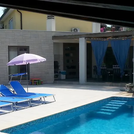 בית נופש House With A Swimming Pool Premantura, Medulin - 25859 *